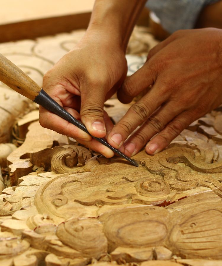 ENCHANTING CRAFTSMANSHIP WITH TRADITIONAL IMPRINTS IN WOOD interior design